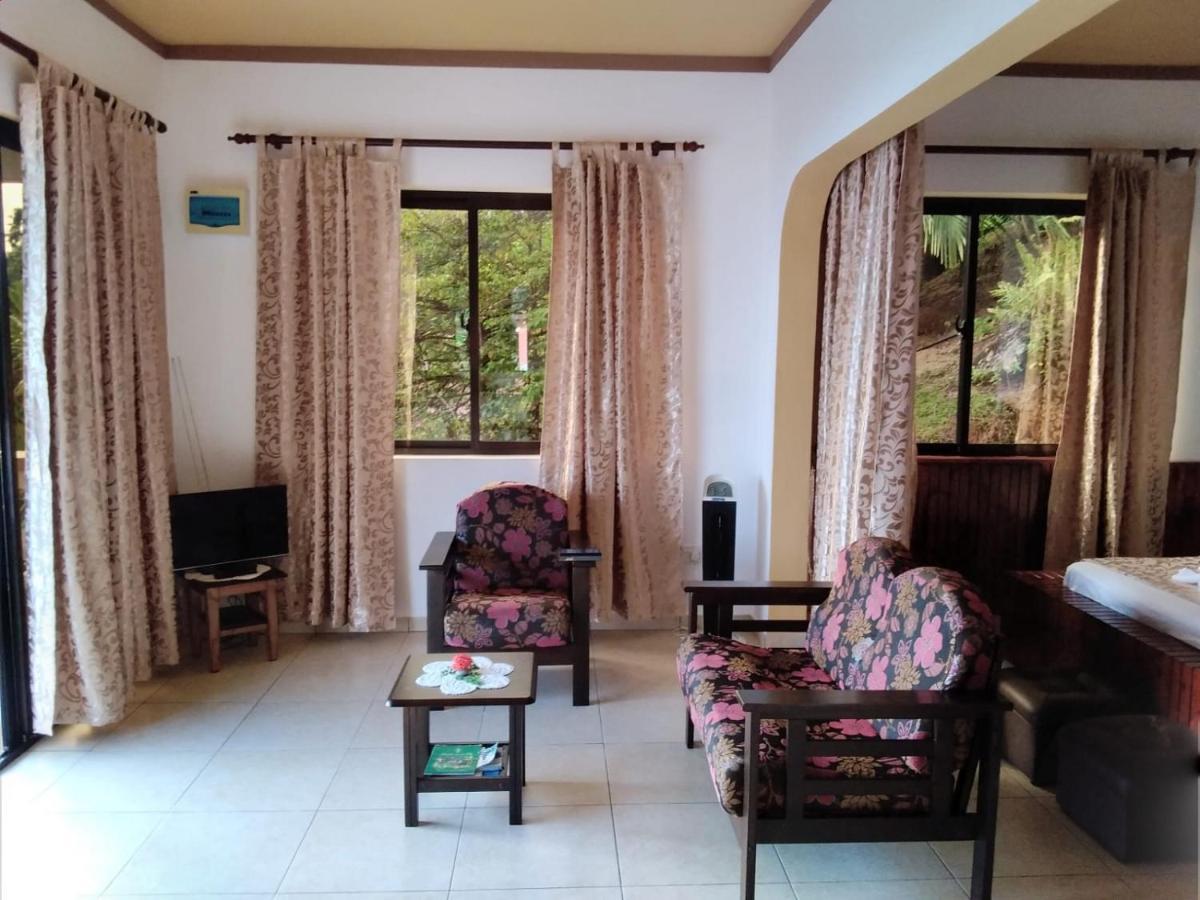 Les Elles Guesthouse Self Catering Baie Lazare  Exterior foto